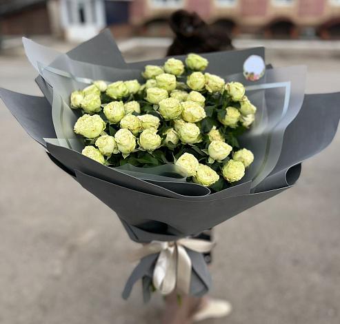 Букет Белые кустовые розы Солинеро в Вавож
