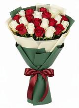 Букет Микс из красных и белых роз в Вавож