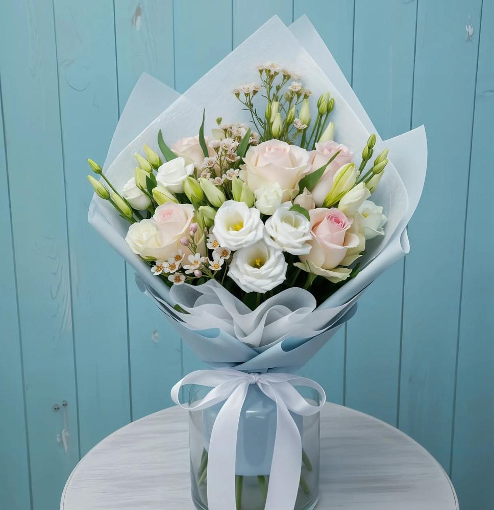 Букет цветов из: Розы и Лизиантусы в Вавож