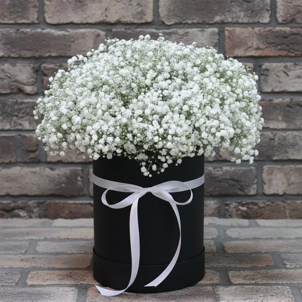 Цветочная композиция из Гипсофила в шляпной коробке в Вавож