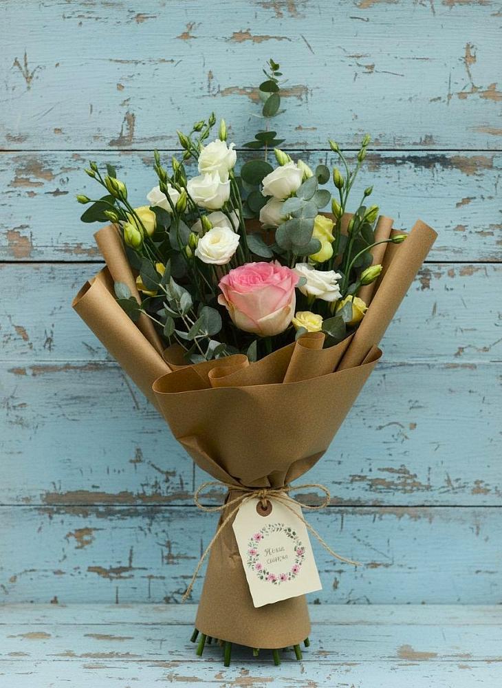 Букет цветов из: Розы и Лизиантусы в Вавож