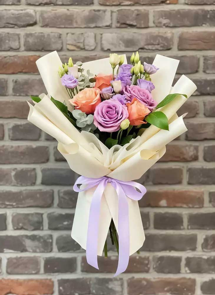 Букет цветов из: Лизиантусы и Розы в Вавож