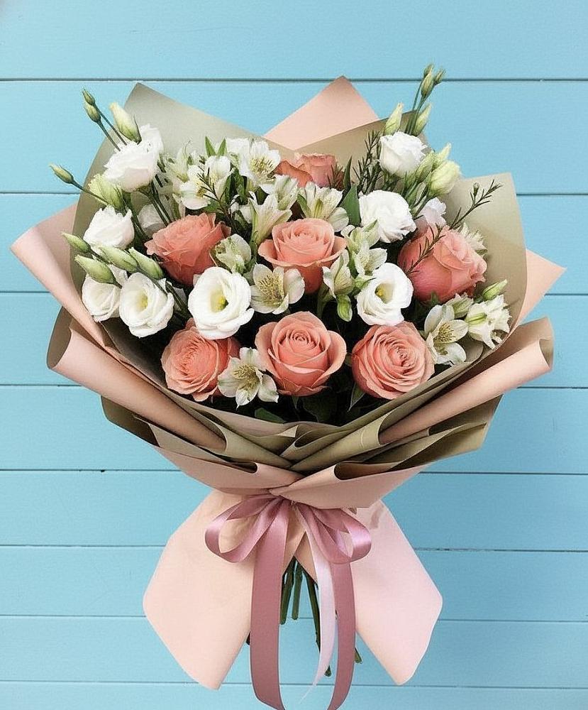 Букет цветов из: Розы, Альстромерии и Лизиантусы в Вавож