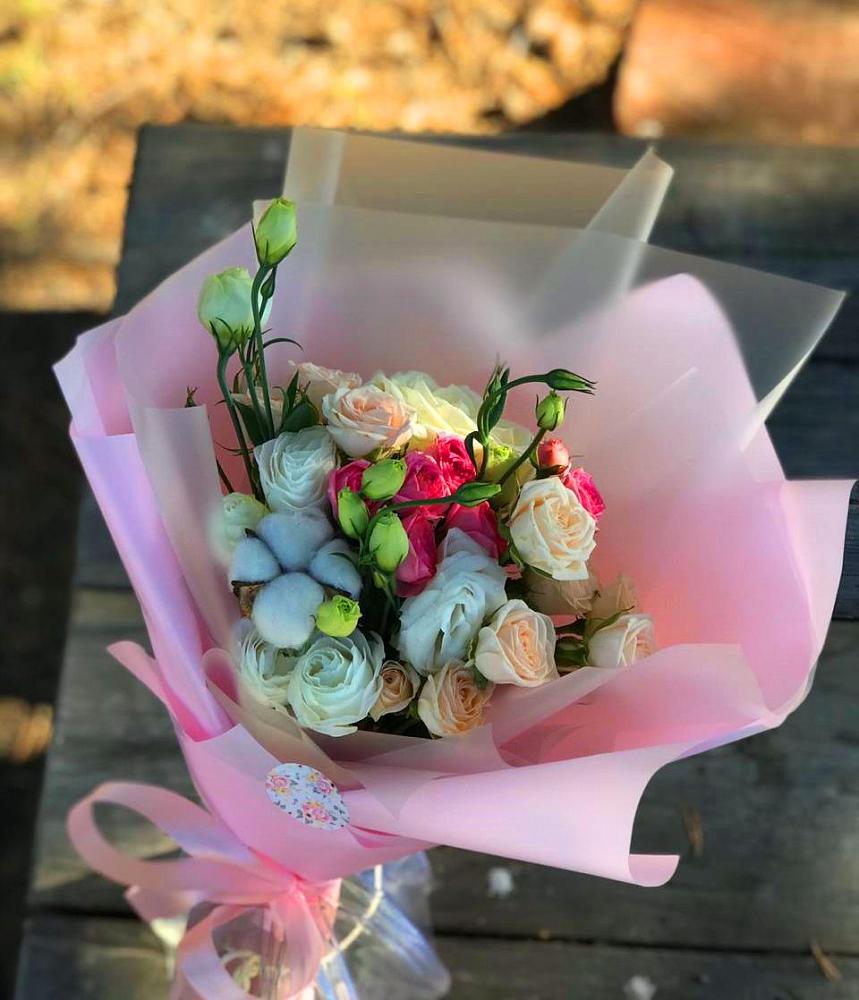 Букет цветов из: Розы и Лизиантусы в Вавож