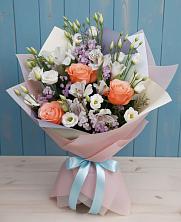 Букет цветов из:  Лизиантусы, Розы, Альстромерии и Гипсофила в Вавож
