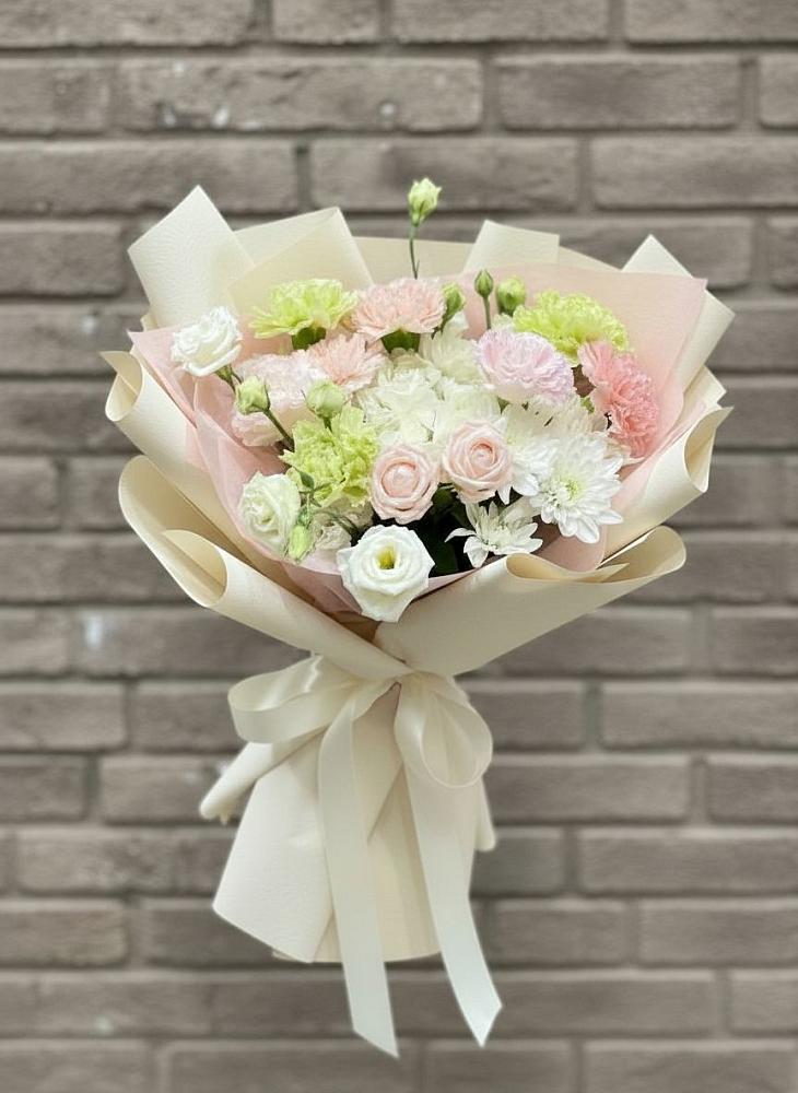 Букет цветов из: Гвоздики, Розы, Лизиантусы и Хризантемы в Вавож