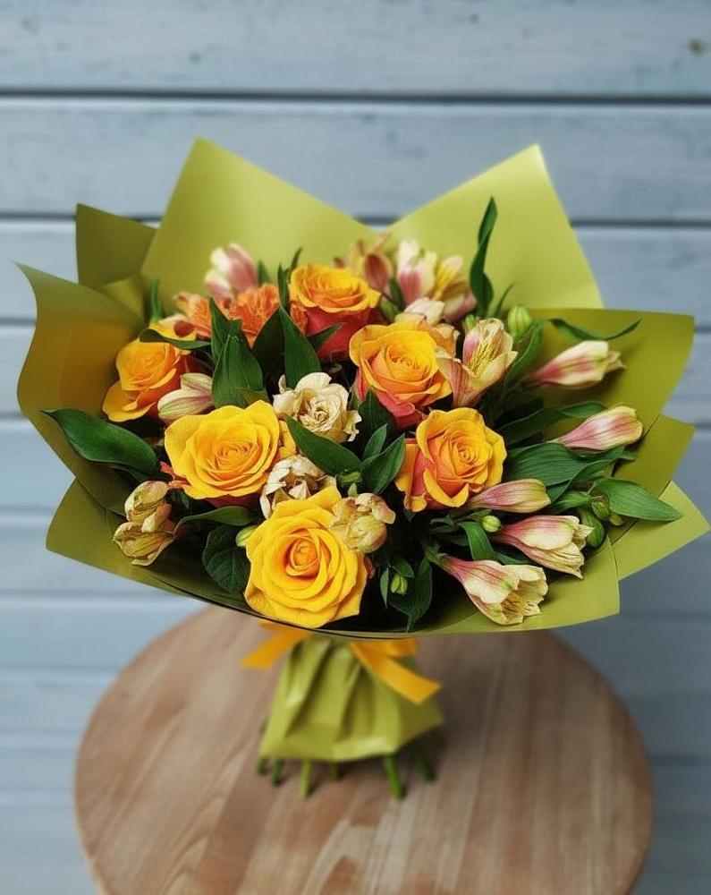 Букет цветов из: Альстромерии и Розы в Вавож