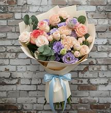 Букет цветов из:  Розы, Лизиантусы и Гвоздики в Вавож