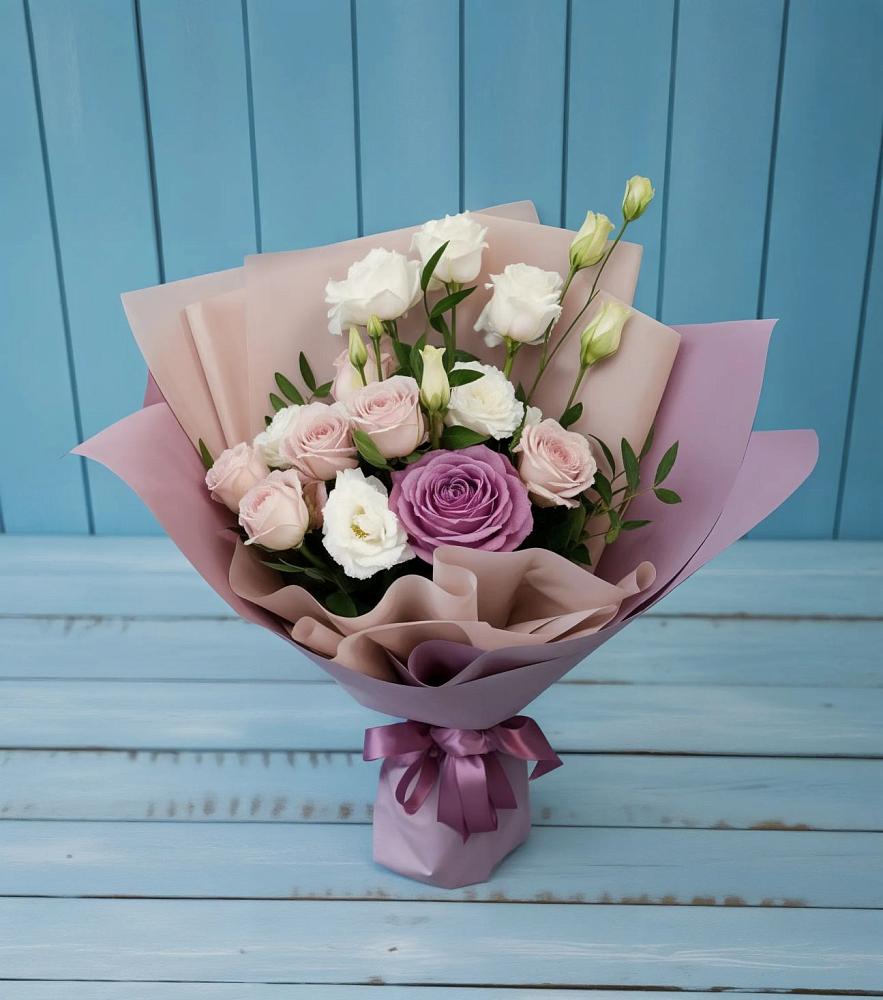 Букет цветов из: Розы и Лизиантусы в Вавож